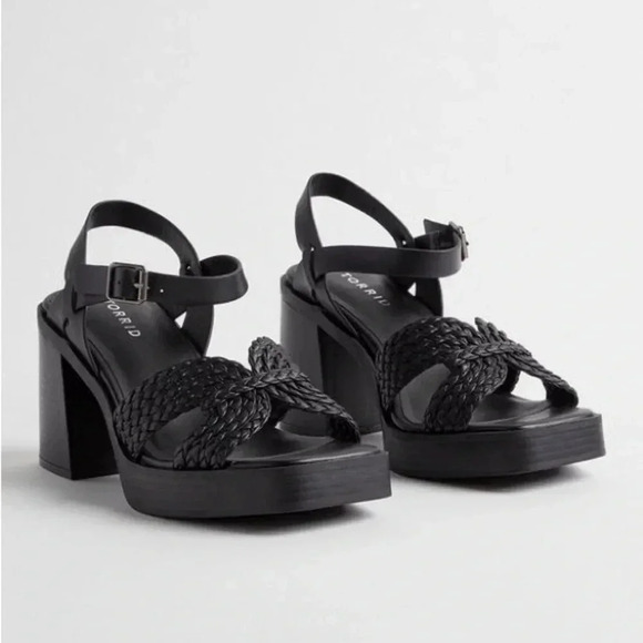 NWT Torrid • Black Crisscross Platform Heel Sandal Size 10.5 Wide Width - Picture 1 of 15
